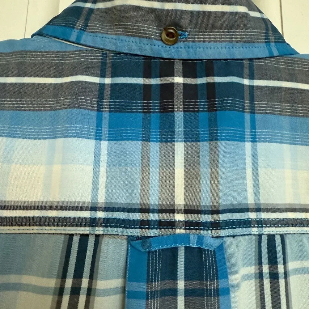 The Northface Large Blue Plaid Men's Shirt Short Sleeve Button Front.